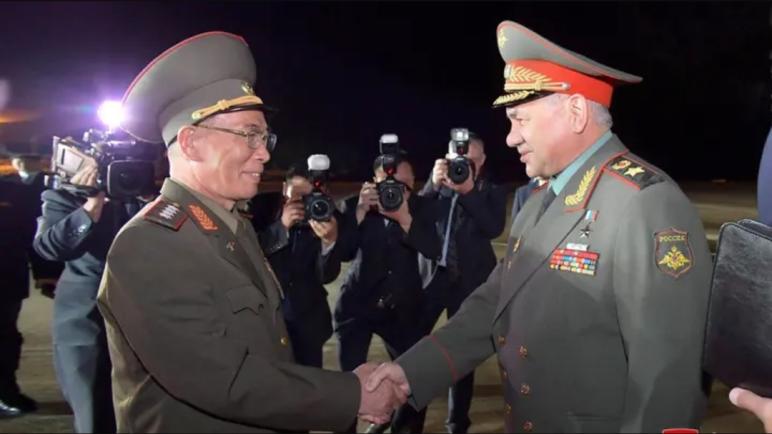 وزير الدفاع الروسي في زيارة لكوريا الشمالية